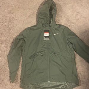 Nike Women’s Essential Hooded Running Jacket L